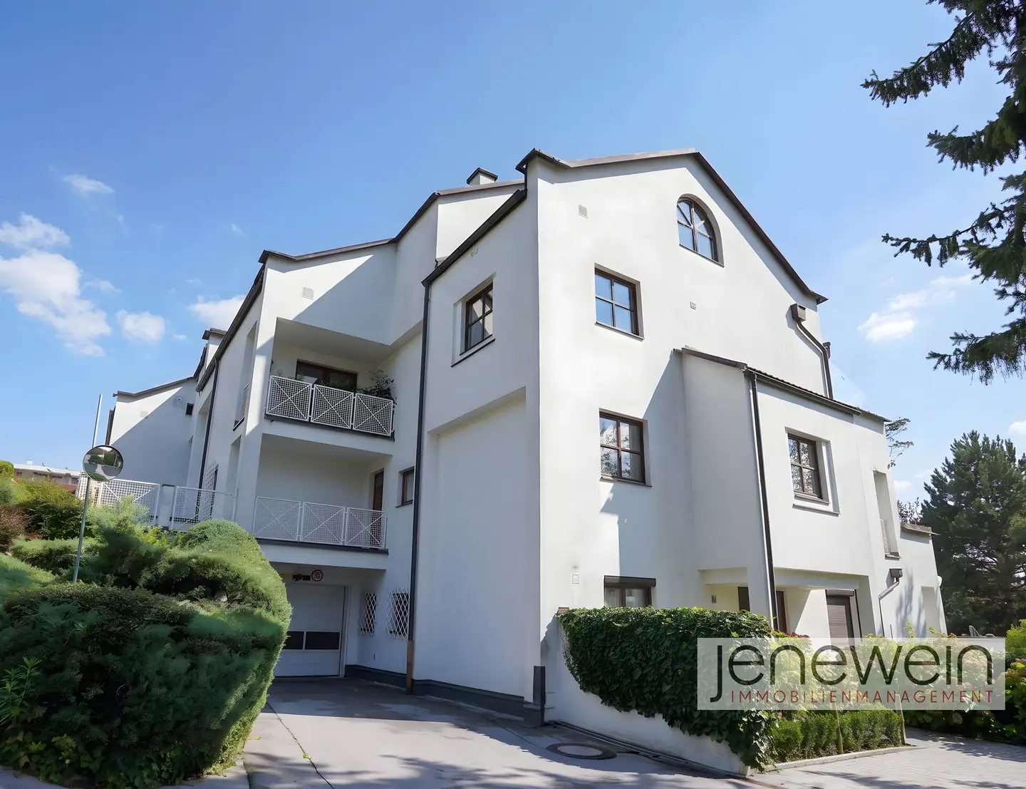 Dachgeschosswohnung with large southwest terrace and mountain view