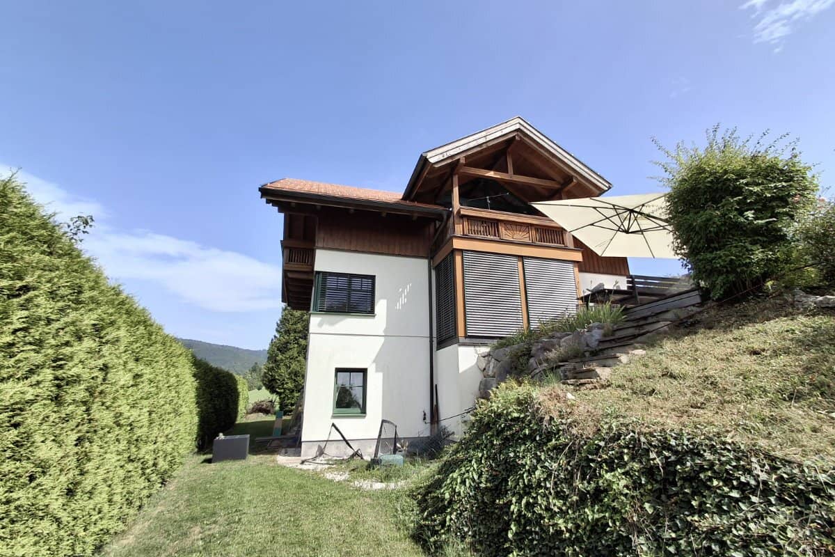 Spacious living with a dream view in Steinbach am Attersee
