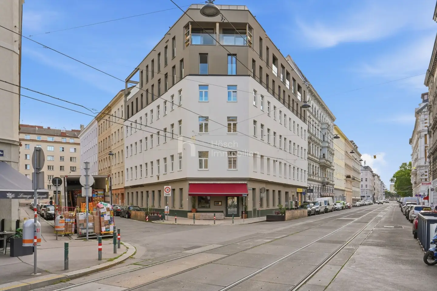 First occupancy at Augarten | Gründerzeit character, new attic and lift