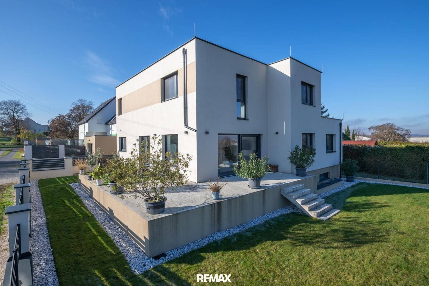 Exklusives Traumhaus mit Weitblick - modernes Wohnen in bester Lage