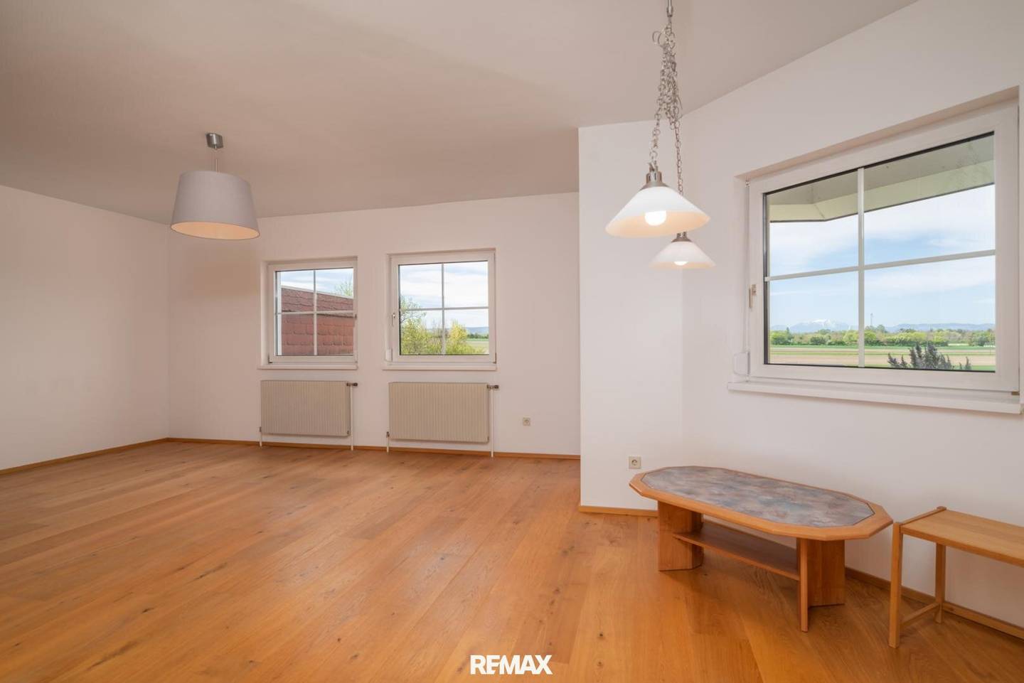 Wohnen mit Aussicht - 3 Zimmer, Loggia &amp; herrlicher Weitblick