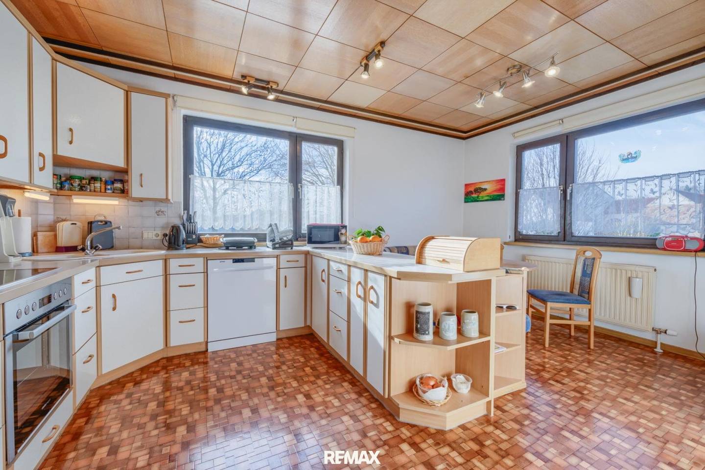 Bungalow auf großem Grundstück und zusätzlichem Wohnhaus in Siegendorf