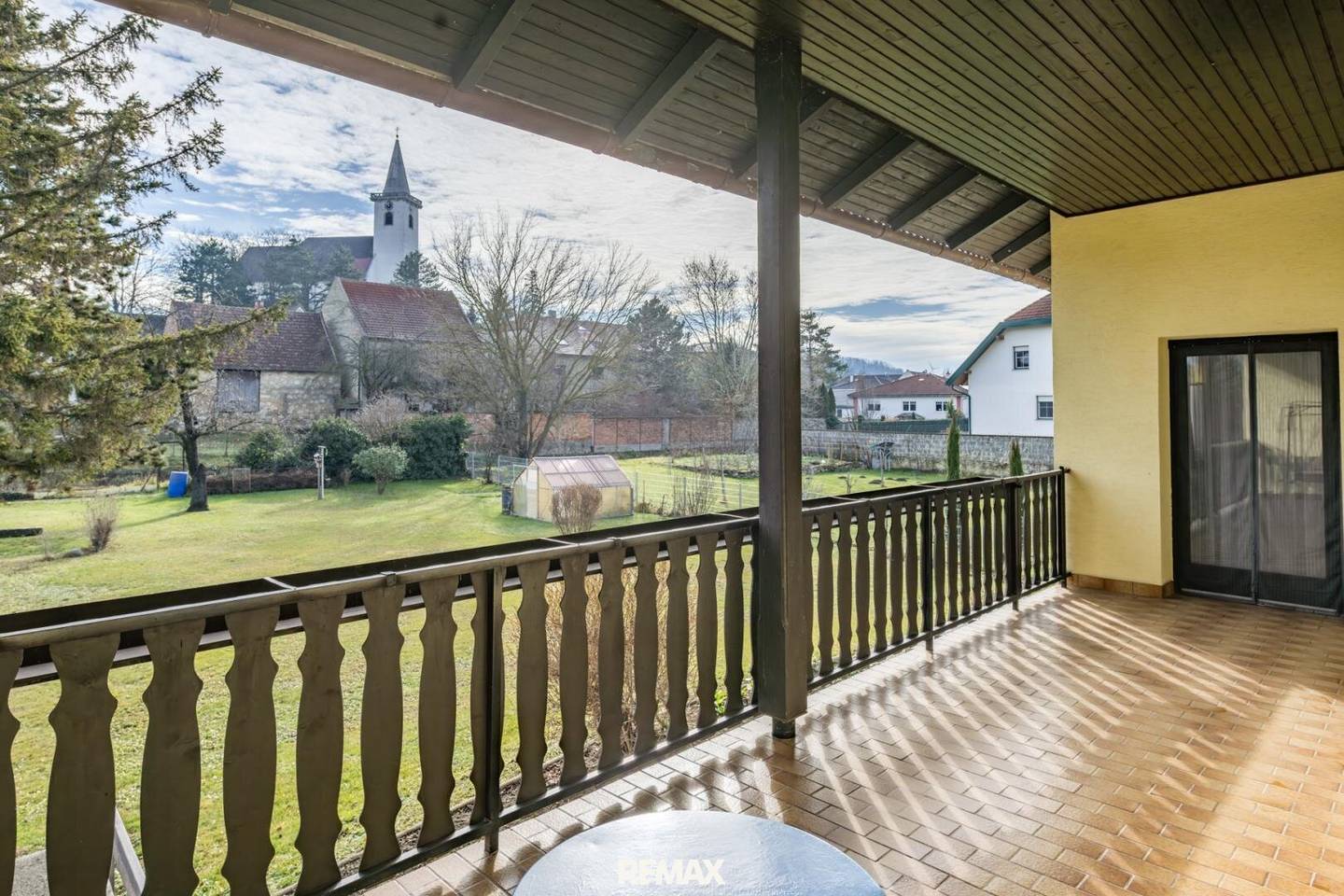 Bungalow auf großem Grundstück und zusätzlichem Wohnhaus in Siegendorf