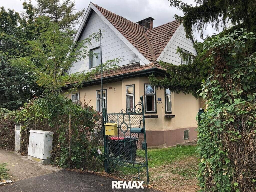 Large plot with existing old building