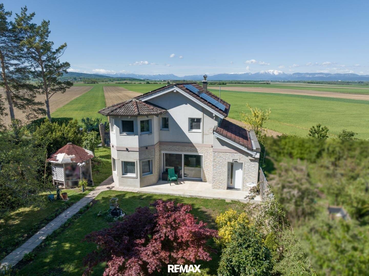 Modernes Einfamilienhaus mit herrlichem Blick auf den Schneeberg in Steinbrunn