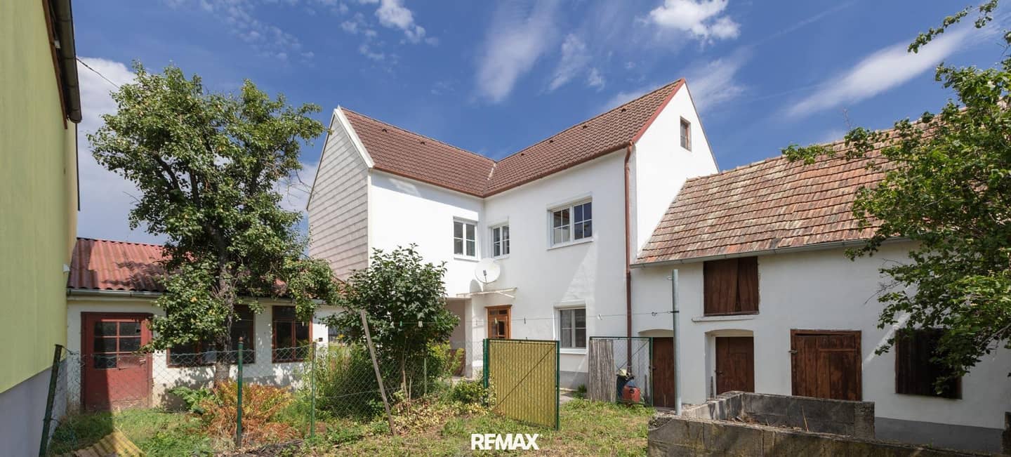 Single-family house with outbuilding and small garden