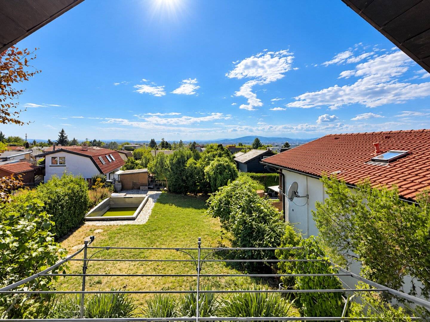GROSSES KLEINGARTENGRUNDSTÜCK im Grünen I saniertes Sommerhäuschen mit Fernblick & Edelstahl-Pool I schöner Weitblick I direkt bei der U-Bahn I gepflegter Garten