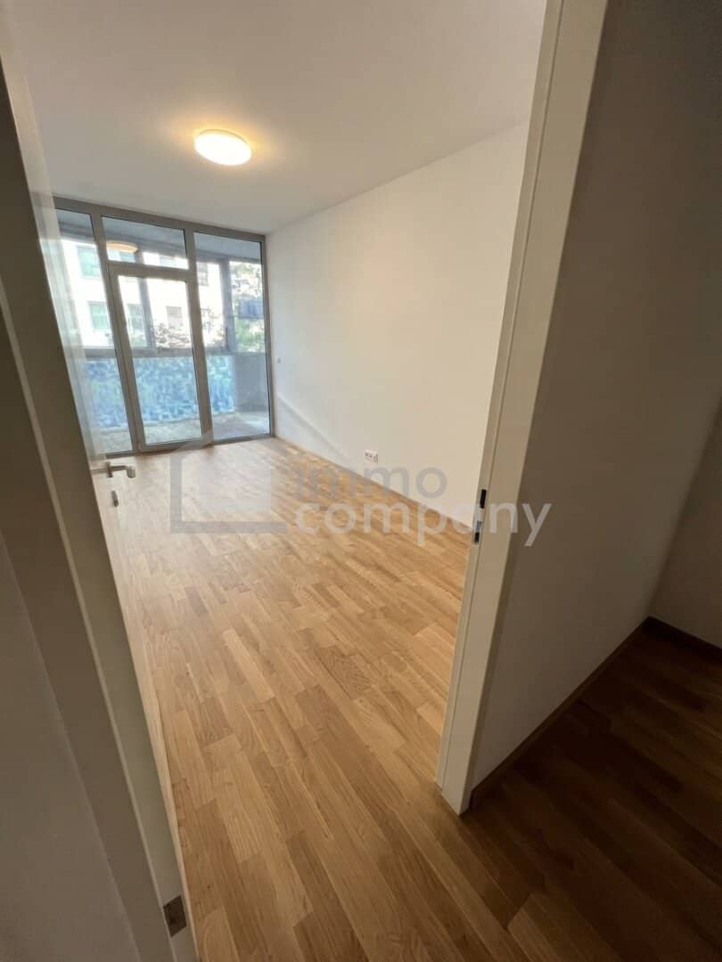 Modern 3-room apartment 107m² with loggia, garage and air conditioning in the heart of 1040 Vienna