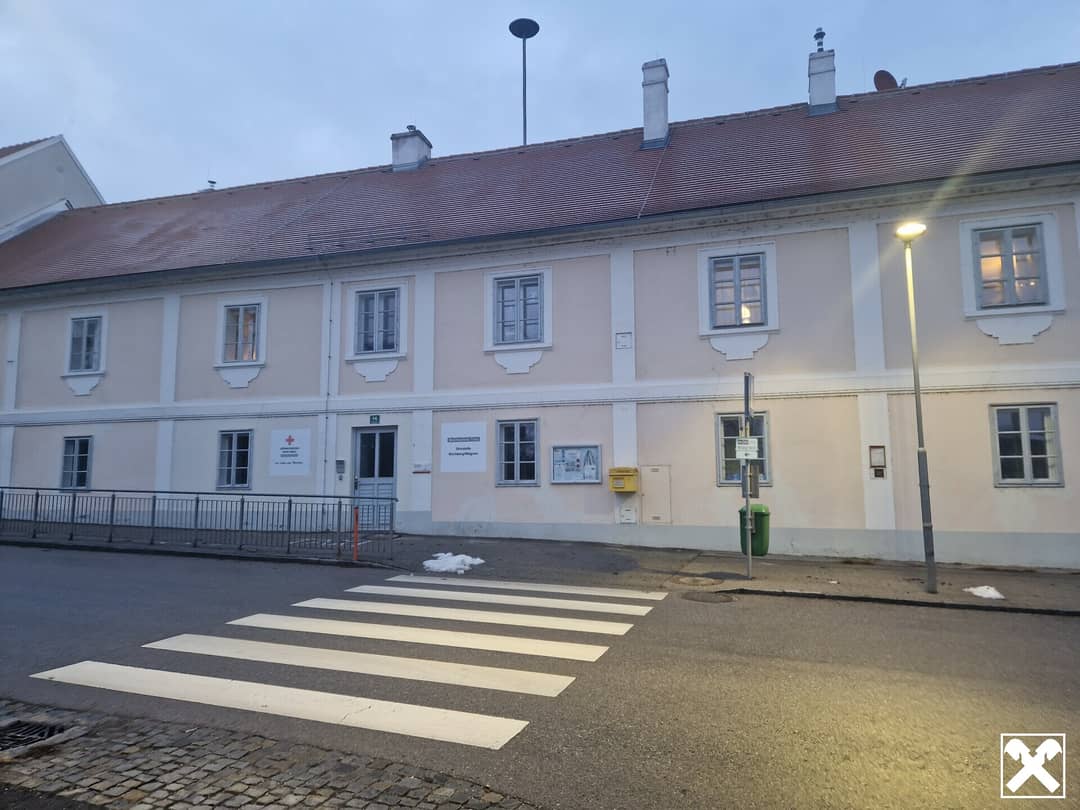 EHEMALIGE ROTES KREUZ ORTSSTELLE ALS STRASSENSEITIGE GEWERBEFLÄCHE, GESCHÄFTSLOKAL BZW. BÜRO IN BESTER FREQUENZLAGE