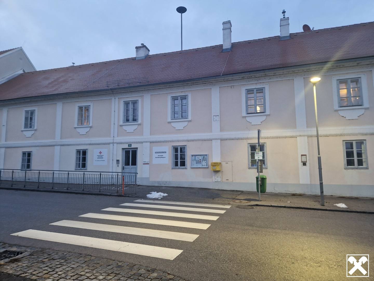 EHEMALIGE ROTES KREUZ ORTSSTELLE ALS STRASSENSEITIGE GEWERBEFLÄCHE, GESCHÄFTSLOKAL BZW. BÜRO IN BESTER FREQUENZLAGE