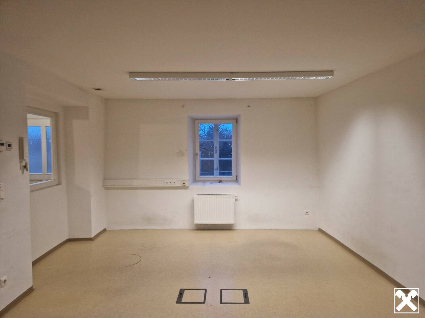 EHEMALIGE ROTES KREUZ ORTSSTELLE ALS STRASSENSEITIGE GEWERBEFLÄCHE, GESCHÄFTSLOKAL BZW. BÜRO IN BESTER FREQUENZLAGE