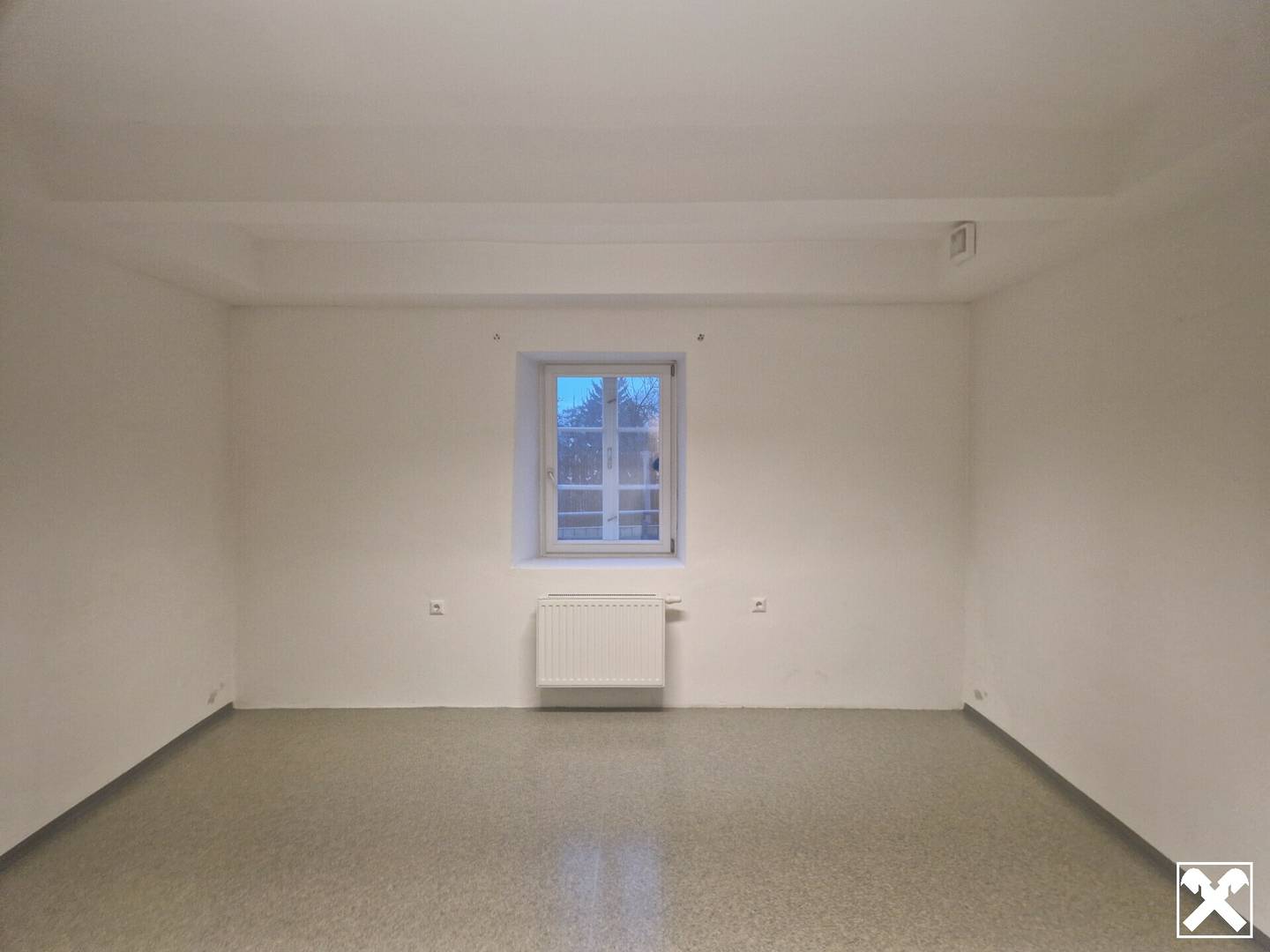 EHEMALIGE ROTES KREUZ ORTSSTELLE ALS STRASSENSEITIGE GEWERBEFLÄCHE, GESCHÄFTSLOKAL BZW. BÜRO IN BESTER FREQUENZLAGE
