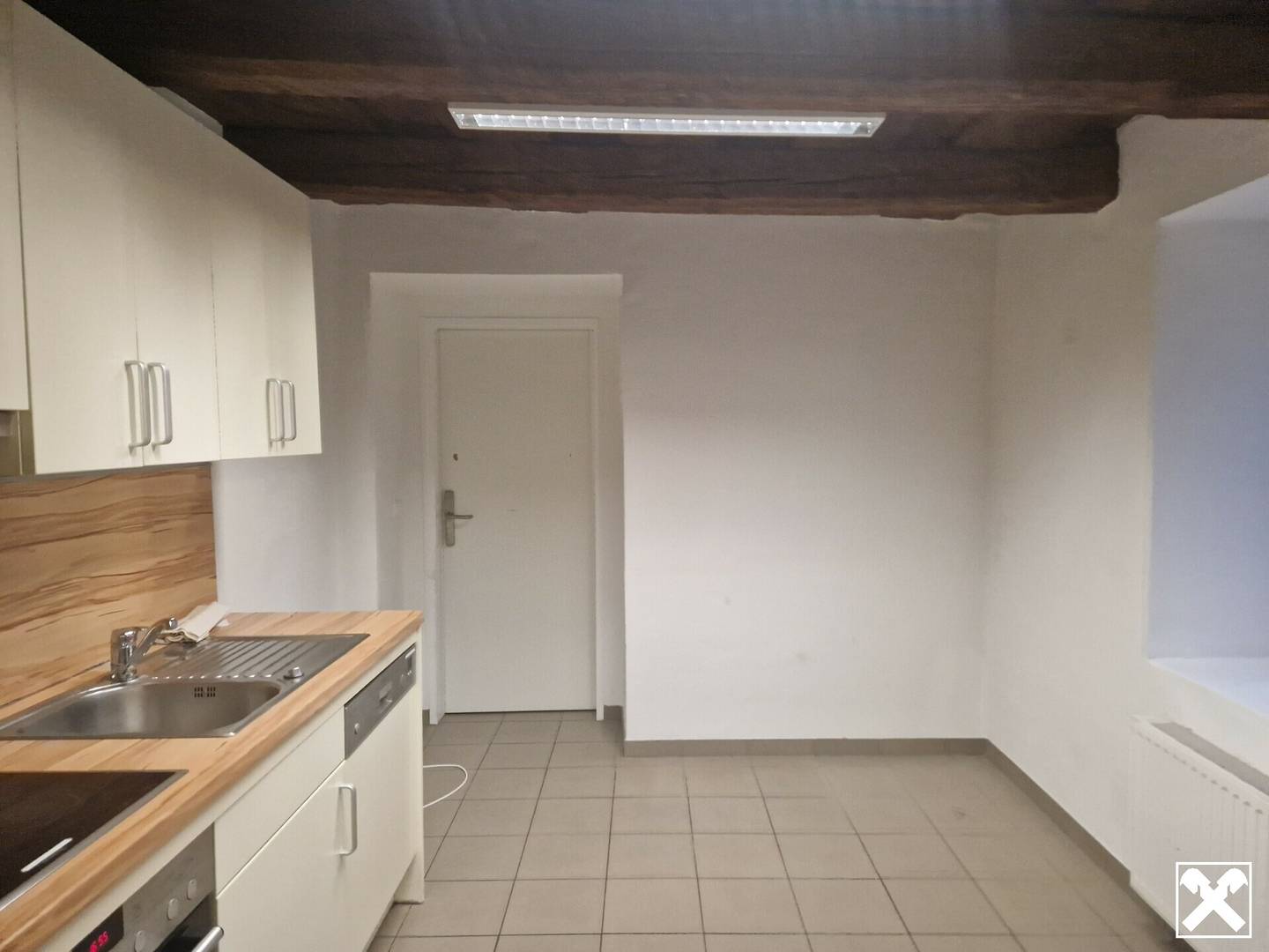 EHEMALIGE ROTES KREUZ ORTSSTELLE ALS STRASSENSEITIGE GEWERBEFLÄCHE, GESCHÄFTSLOKAL BZW. BÜRO IN BESTER FREQUENZLAGE