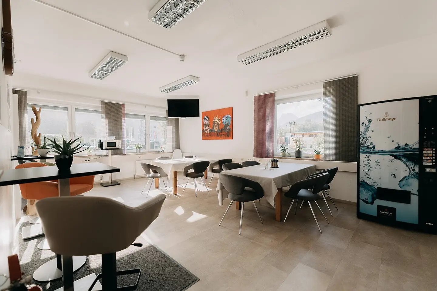 Zirl: Helles Eckbüro zu vermieten