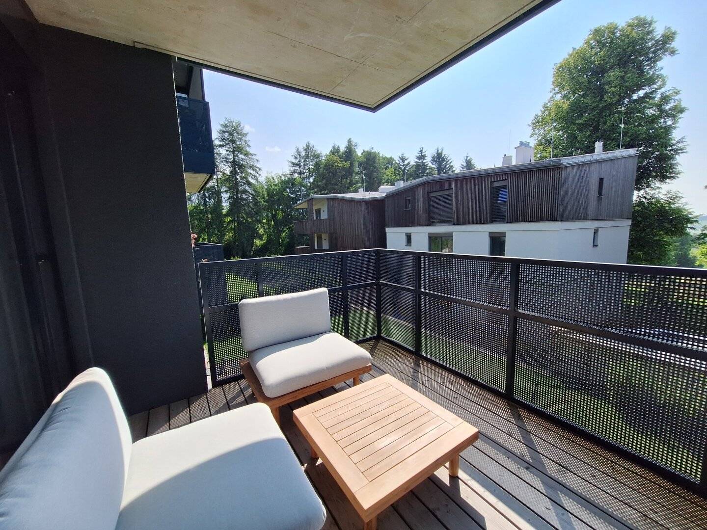 Modern residential dream in the green with 2 underground parking spaces
