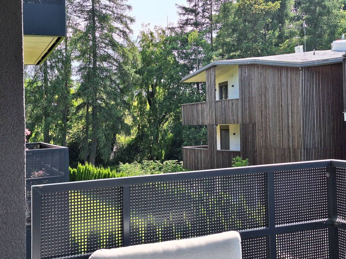 Modern residential dream in the green with 2 underground parking spaces