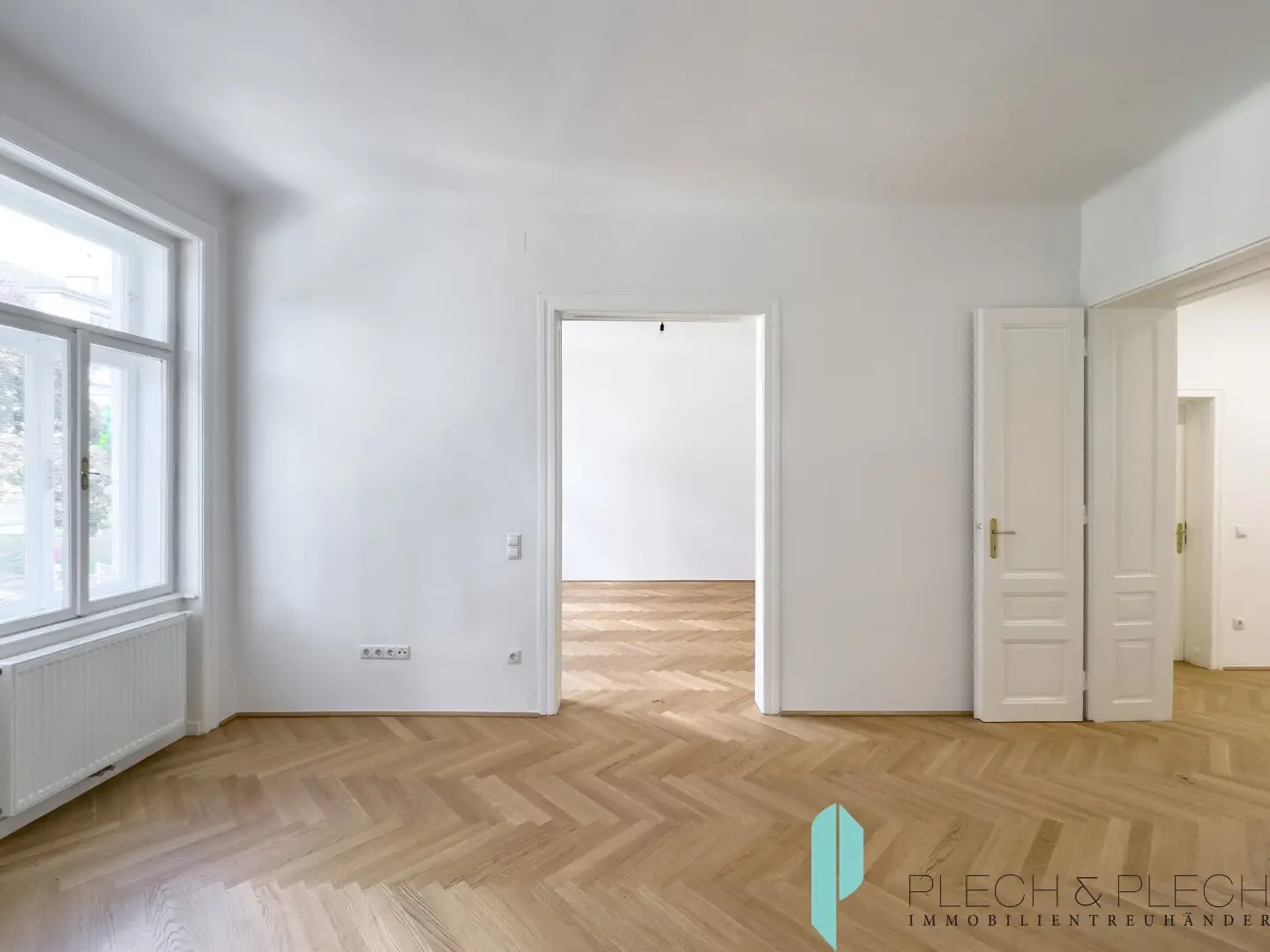 Top renovated | Viennese old building on 1st floor with elevator | 2 rooms | approx. 64m²