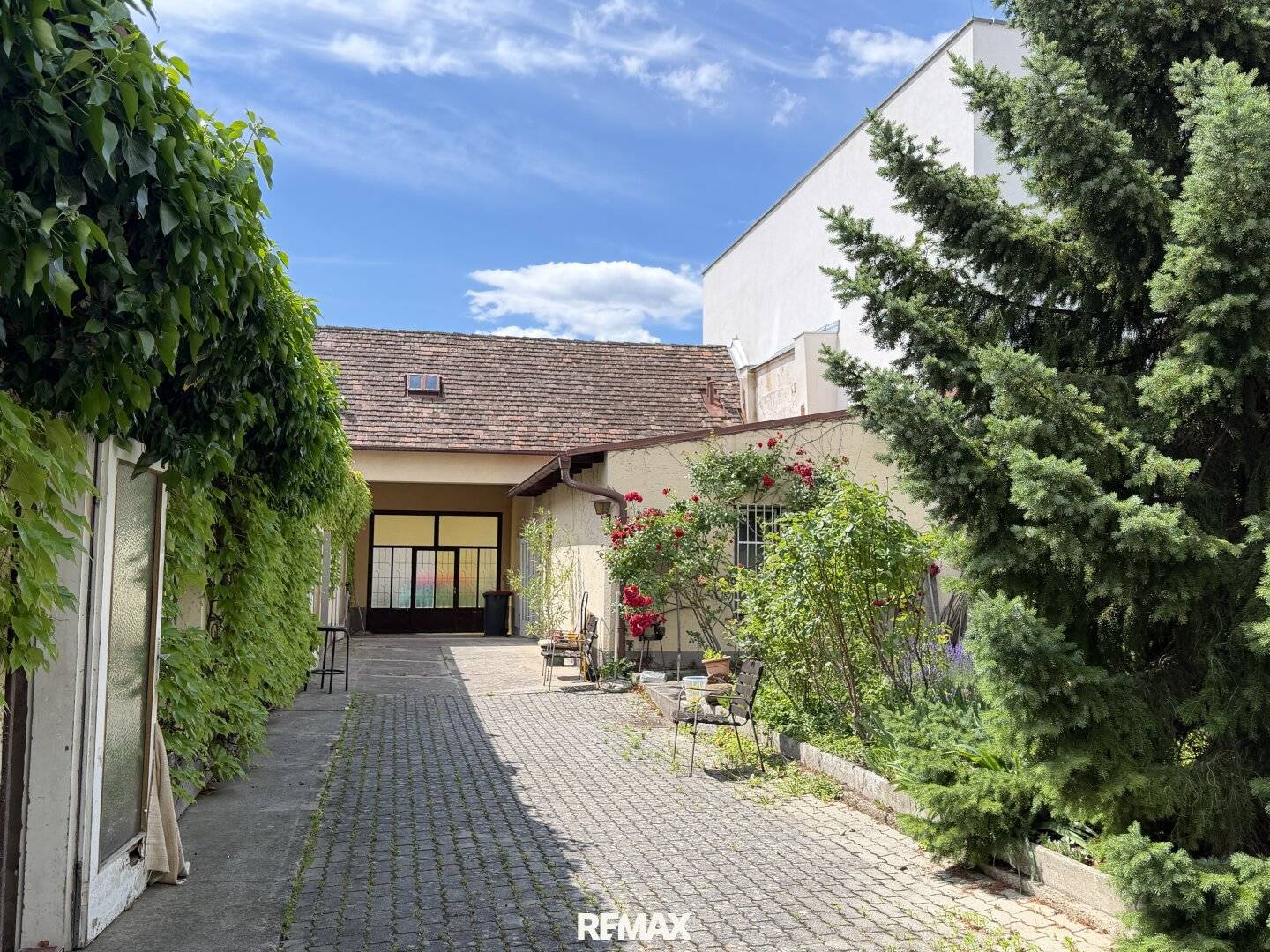 1,055 m² building land in the center of Baden – existing house and development potential
