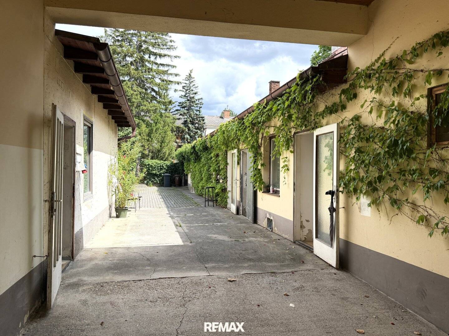 1,055 m² building land in the center of Baden – existing house and development potential
