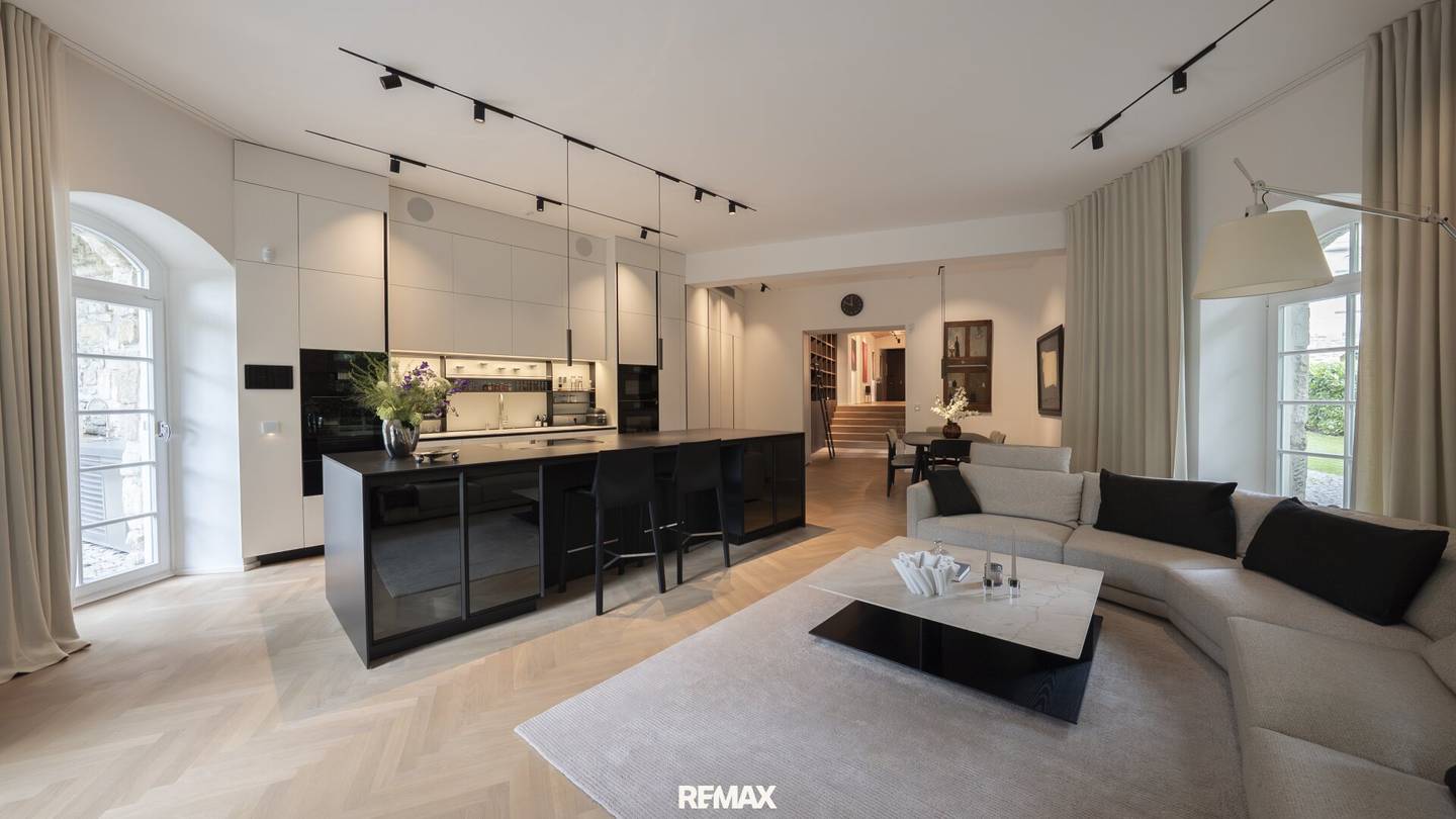 Exclusive garden apartment with plenty of privacy in a historic building in the 19th district