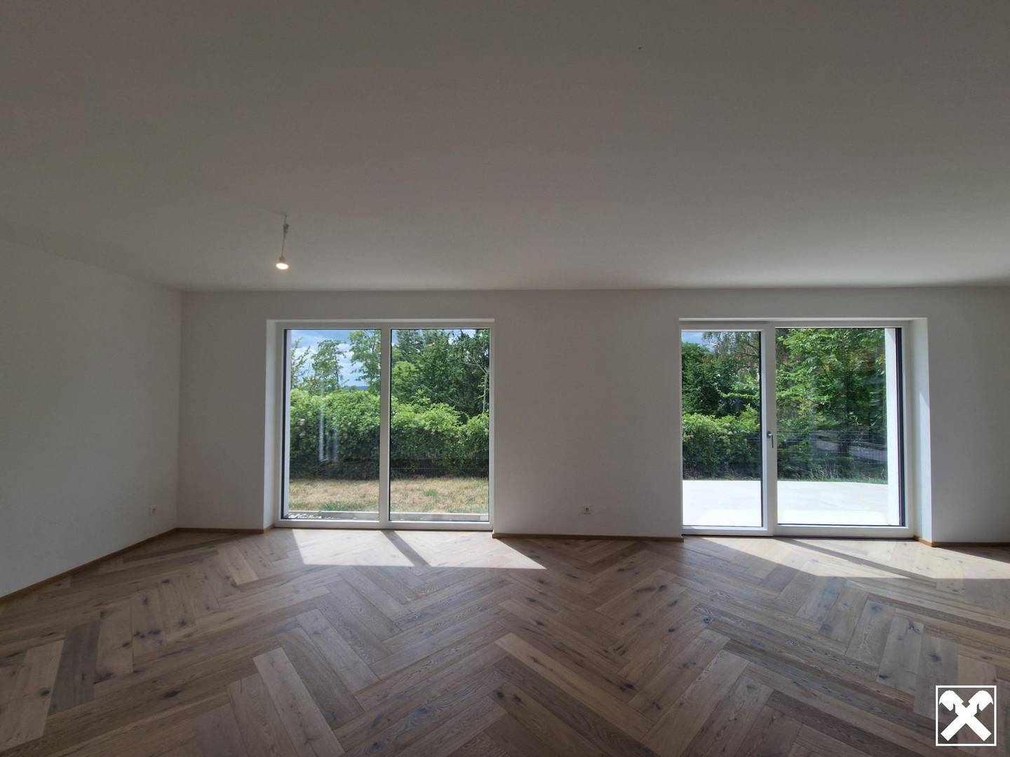 HERRLICHER AUSBLICK AN DER WAGRAMKANTE: MODERN, MASSIV & HOCHWERTIG WOHNEN IN DER WEINREGION MIT BESTER INFRASTRUKTUR