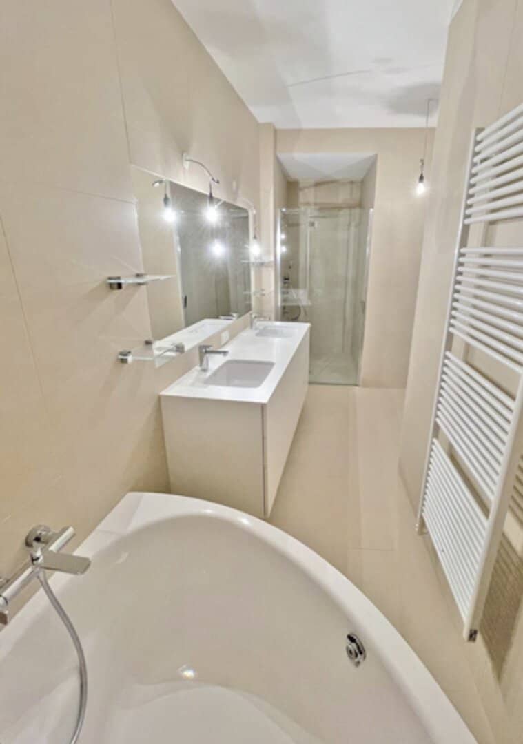 FURNISHED DUPLEX with 65 m² private garden in 1190 Vienna + Terrace, Elevator &amp; Vienna Woods View