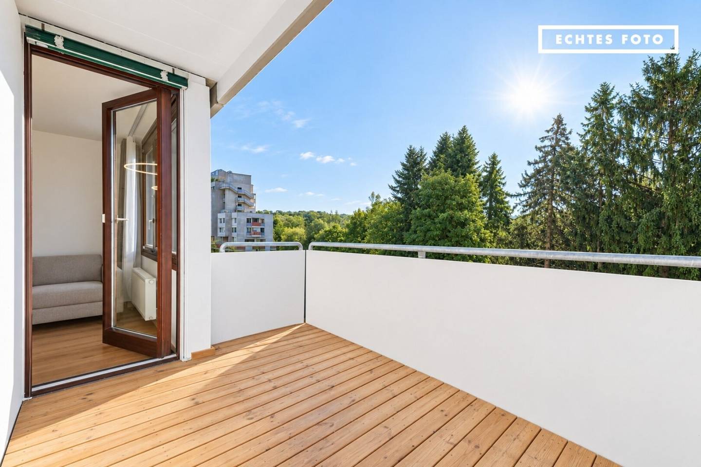 LIVING DREAMS | Living at the highest level with a view of greenery
