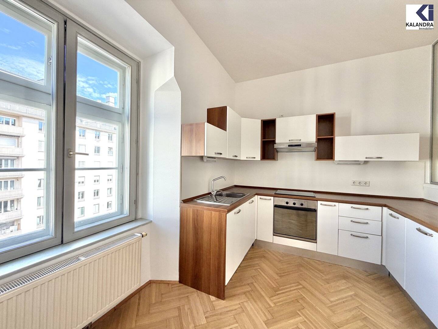 360 TOUR // FULLY RENOVATED PERIOD APARTMENT