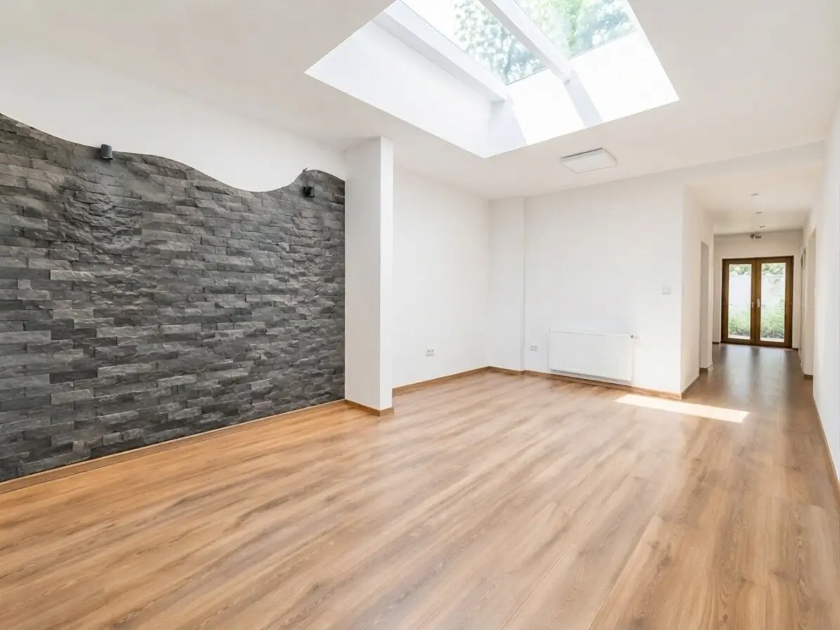 Top angebunden und vielseitig nutzbar – Ihre neue Fläche für Büro oder Studio!