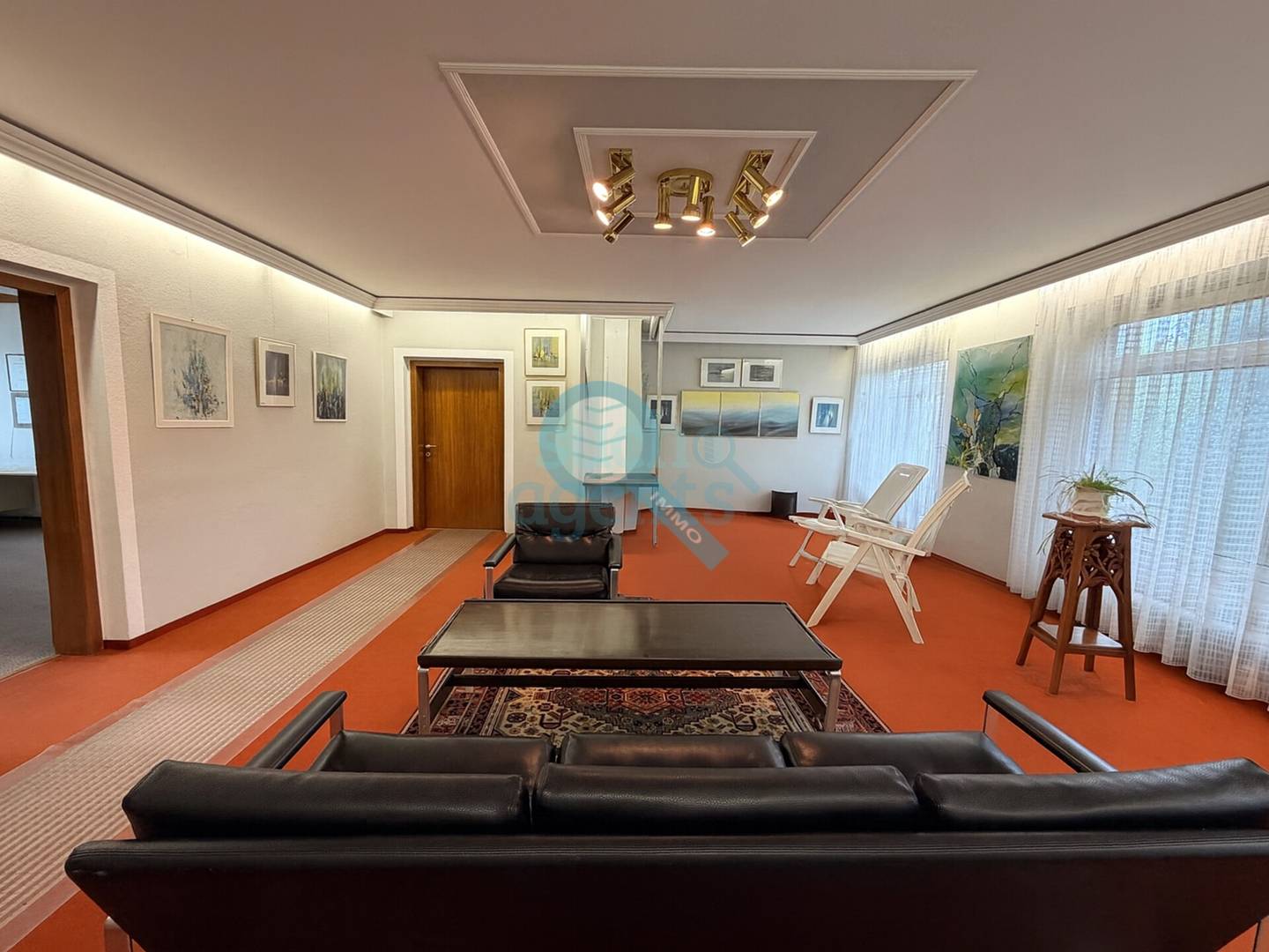 Spacious Wohnung with garden pool and double garage