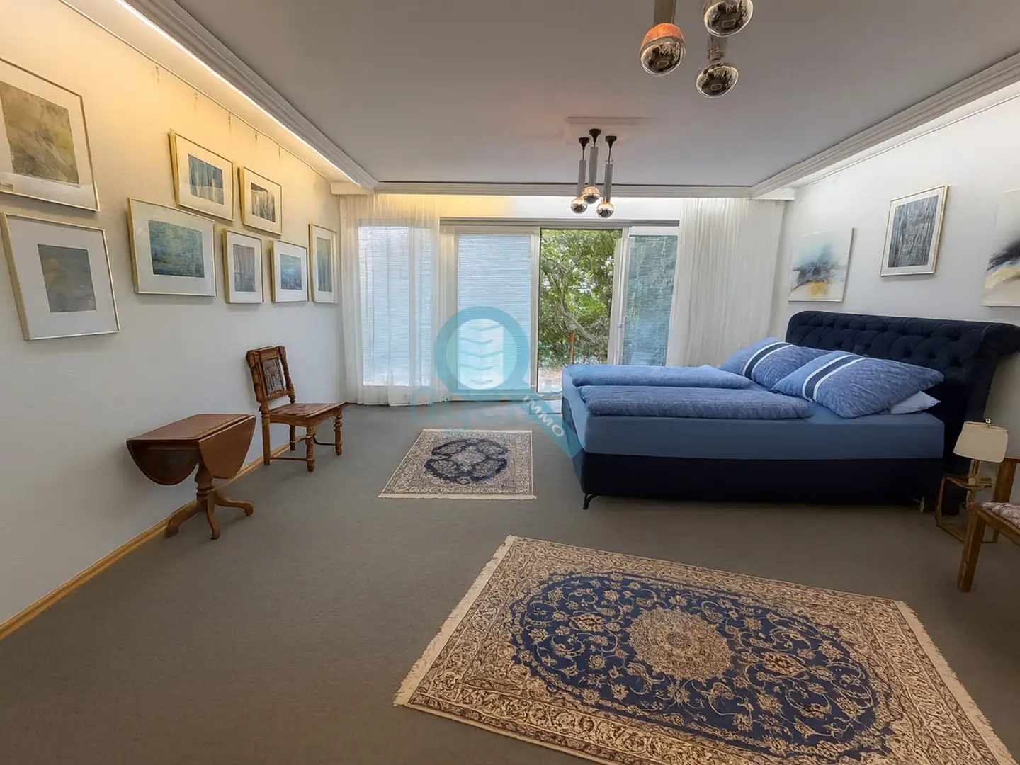 Spacious Wohnung with garden pool and double garage