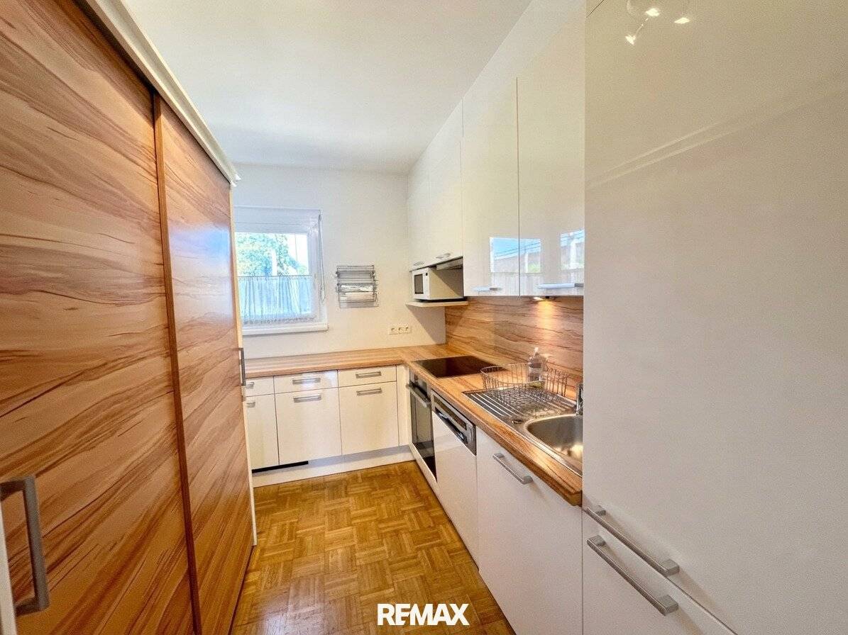 Lots of space on 84 m² – 4 separate rooms, balcony and underground garage