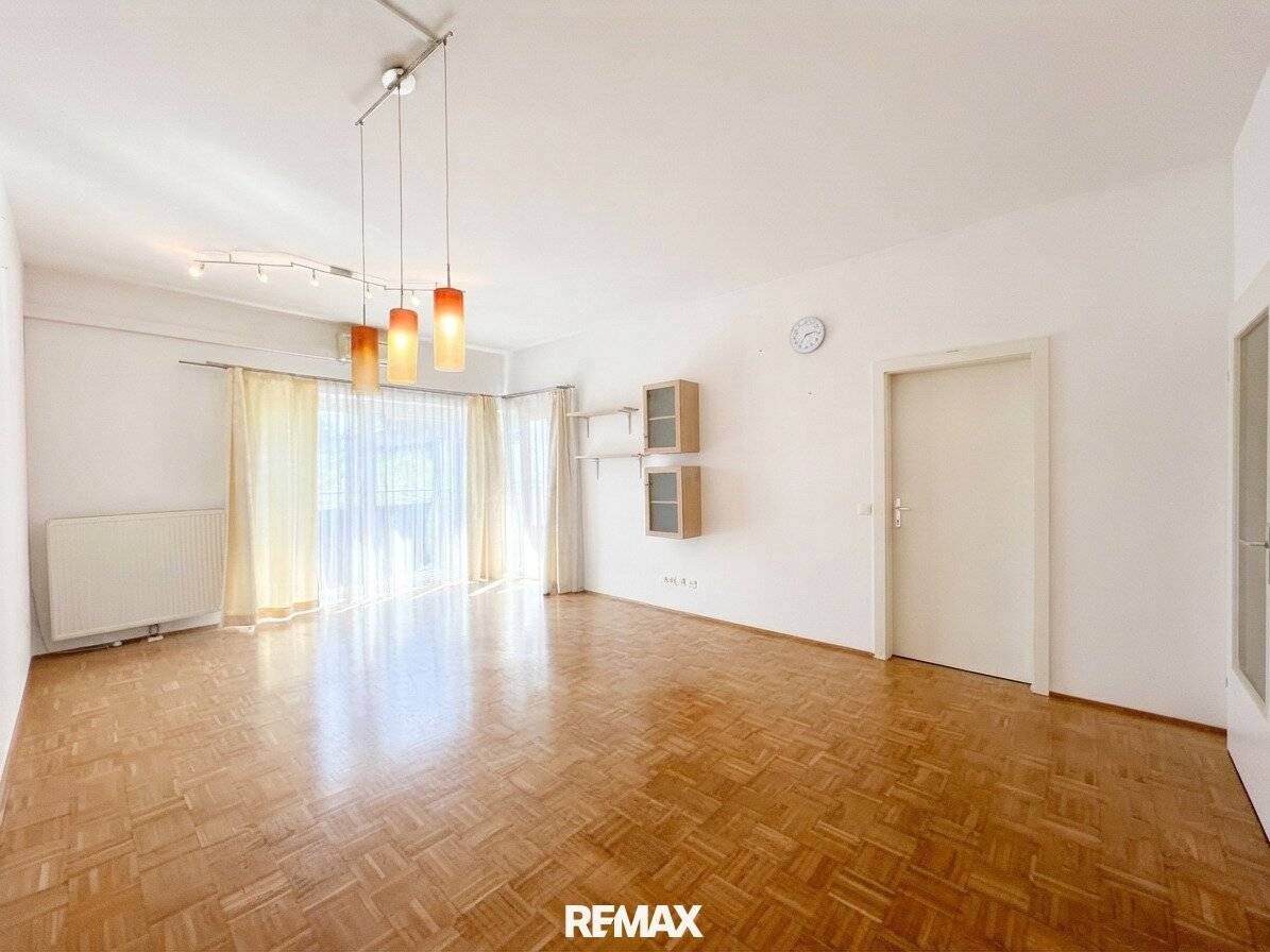 Lots of space on 84 m² – 4 separate rooms, balcony and underground garage