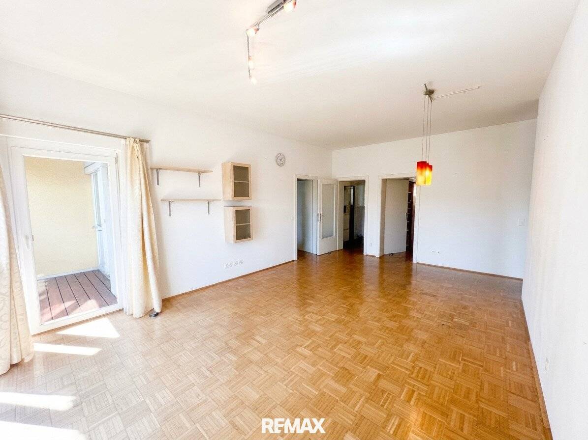 Lots of space on 84 m² – 4 separate rooms, balcony and underground garage