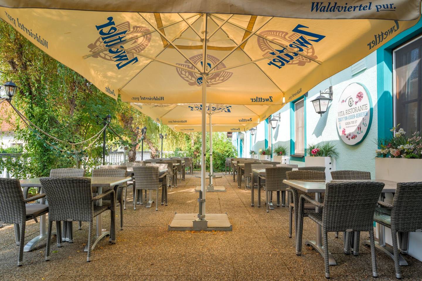 Versatile commercial property Gastronomy, Accommodation, Residential areas