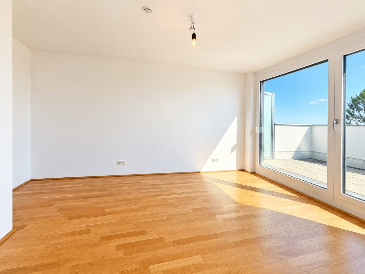 Exclusive penthouse apartment with spectacular Danube and city view
