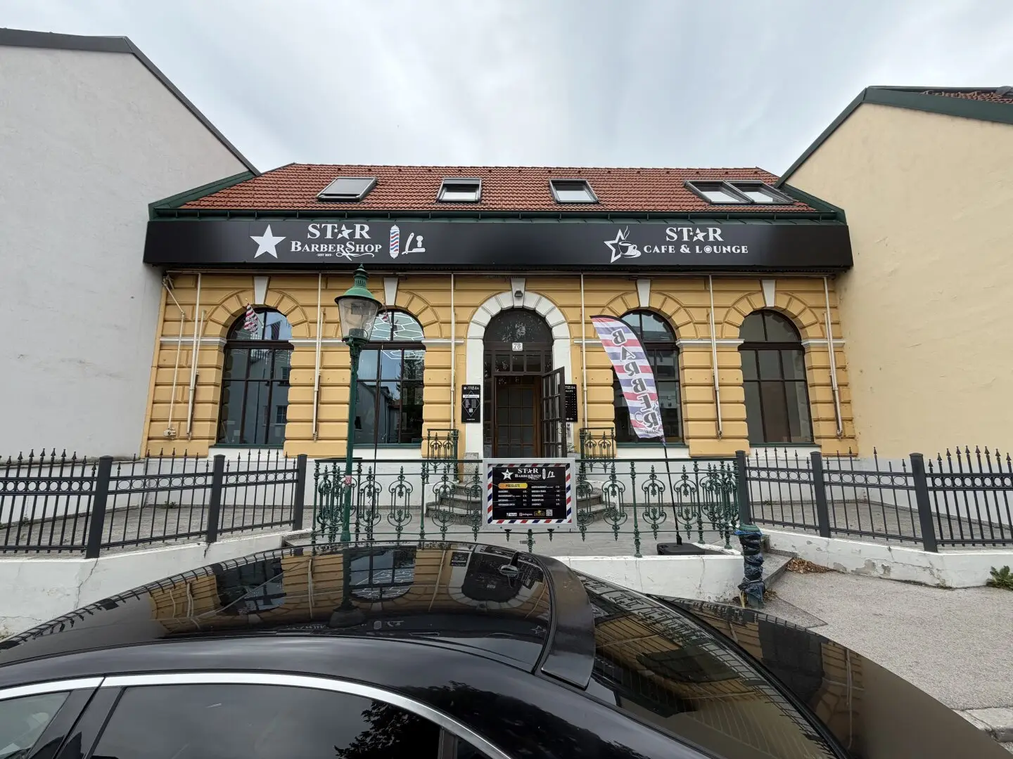 Freistehendes Haus mit 2 Geschäftslokalen zu einem Preis in 2352 Gumpoldskirchen zu vermieten!!