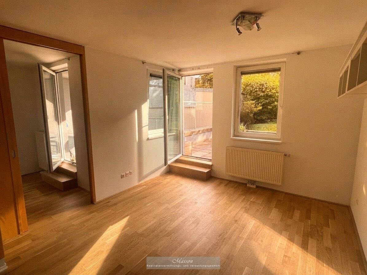 INVESTOR HIT - VACANT 2-ROOM APARTMENT WITH GARDEN TERRACE AND GARAGE IN QUIET COURTYARD LOCATION