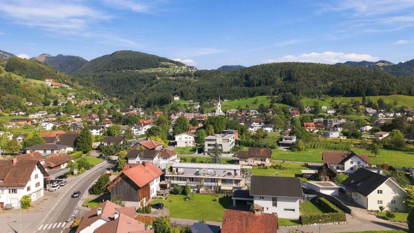 Well-maintained 4-room apartment with 2 balconies in Weiler