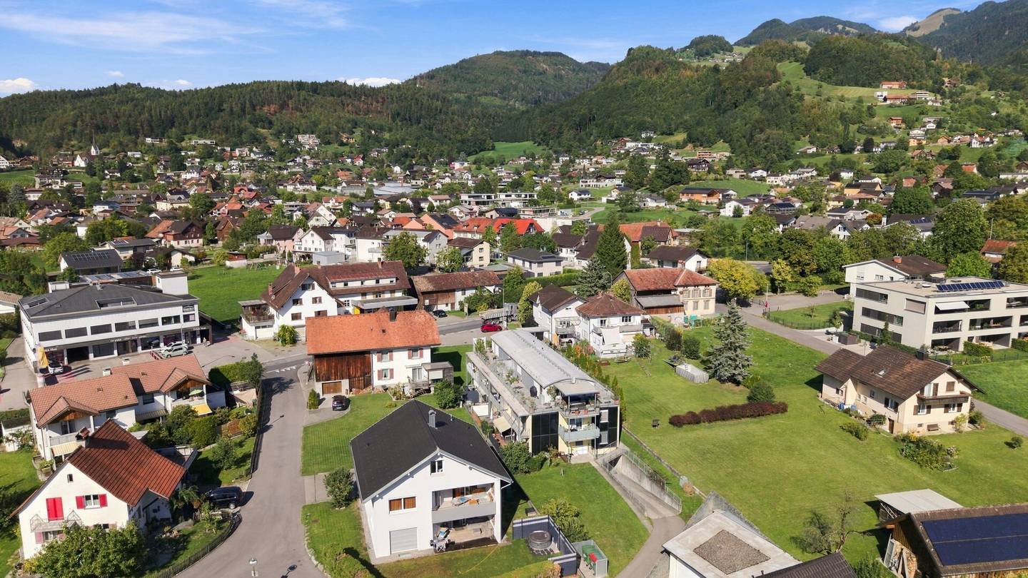 Well-maintained 4-room apartment with 2 balconies in Weiler