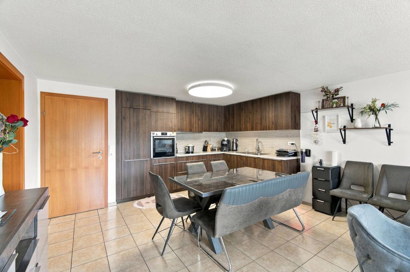 Well-maintained 4-room apartment with 2 balconies in Weiler