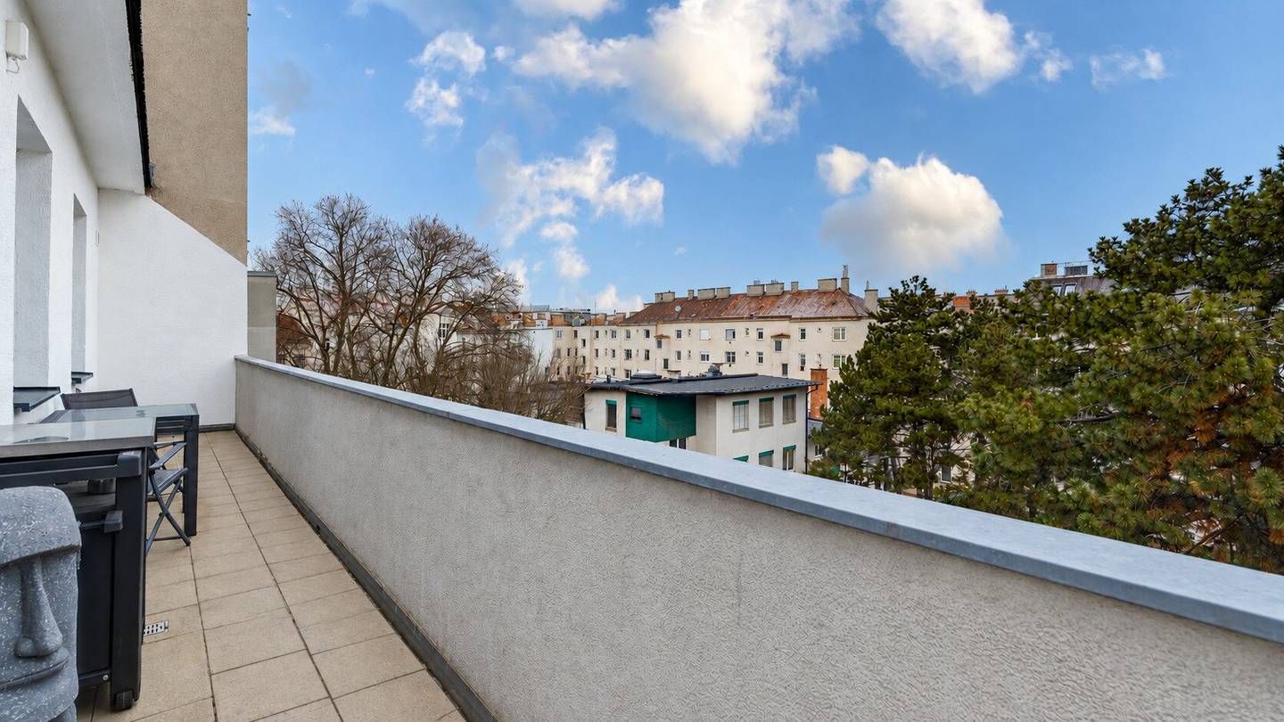 NEW PRICE ! Well laid-out 2.5-room apartment in 1210 Vienna Balcony