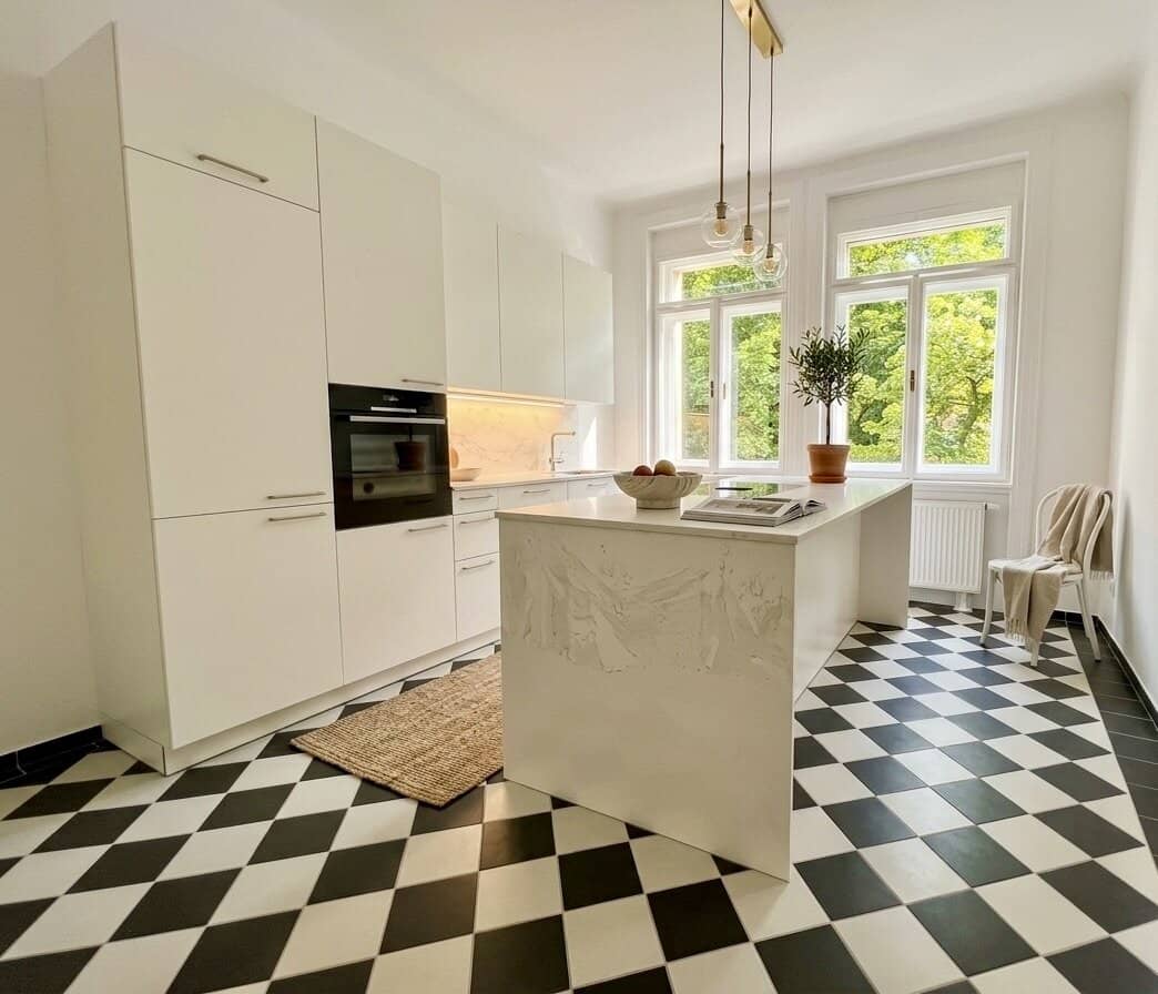 Art Nouveau villa in Cottage 4-room old building apartment near U-Bahn