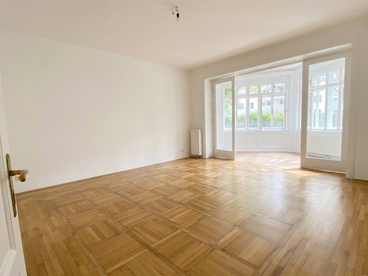 Art Nouveau villa in Cottage 4-room old building apartment near U-Bahn