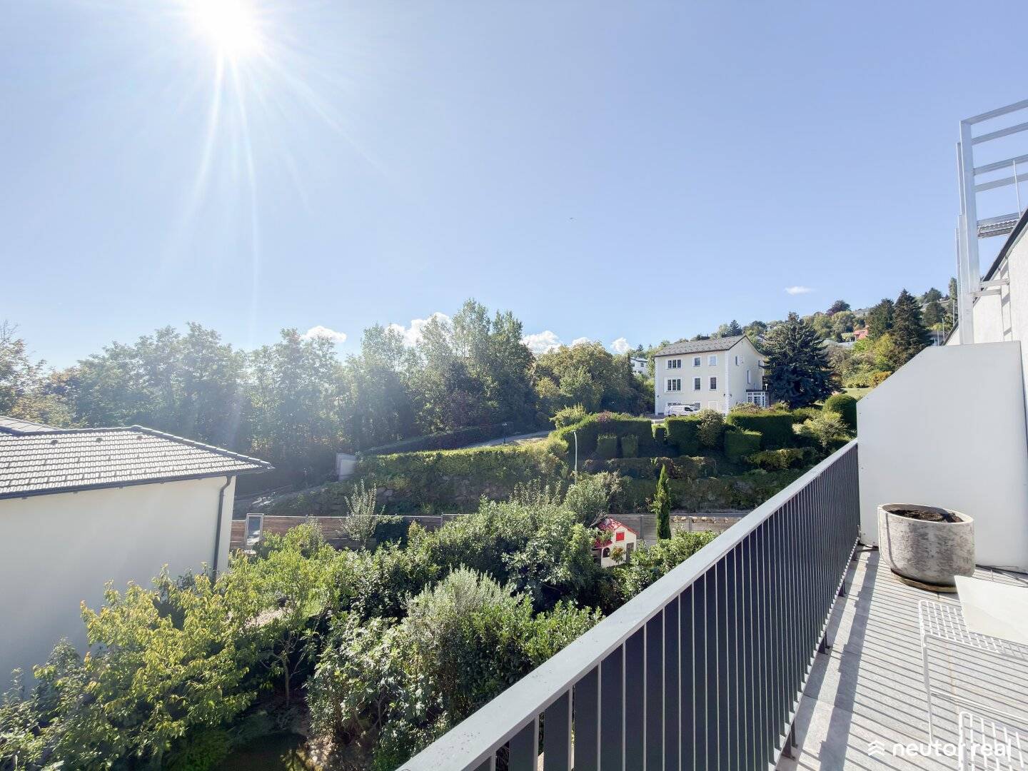 High-quality and fully equipped terraced house with garden, 2 terraces, photovoltaic system, air conditioning, smart home