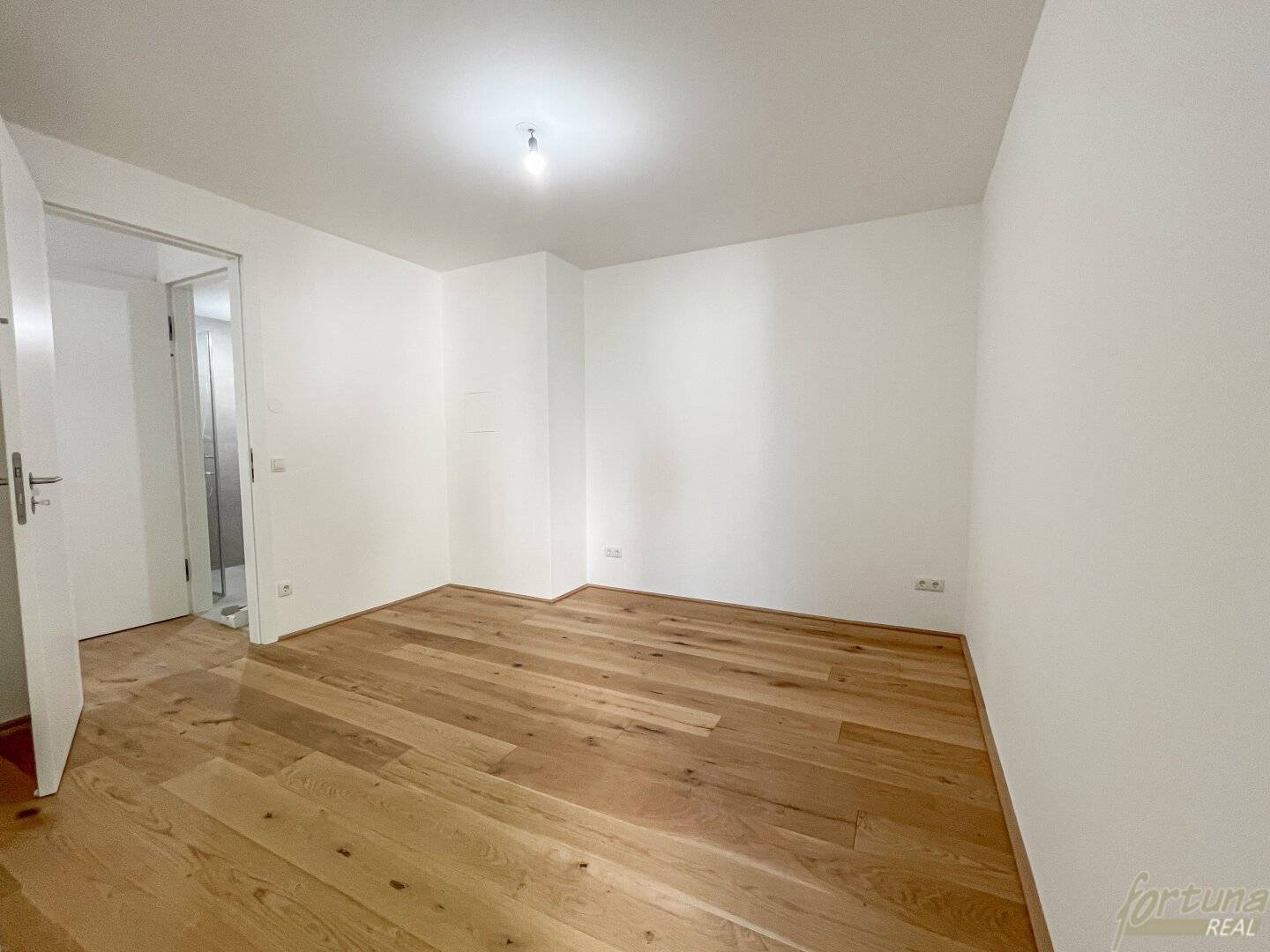 Privacy in the middle of Vienna: High-quality maisonette with garden and balcony