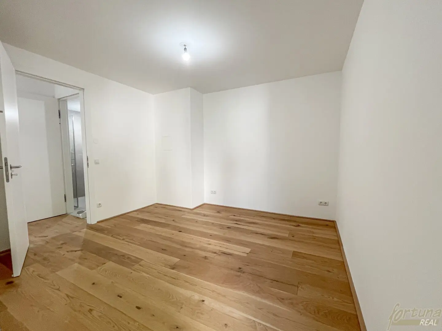 Privacy in the middle of Vienna: High-quality maisonette with garden and balcony