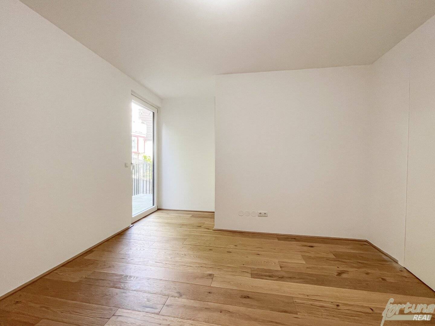 Privacy in the middle of Vienna: High-quality maisonette with garden and balcony
