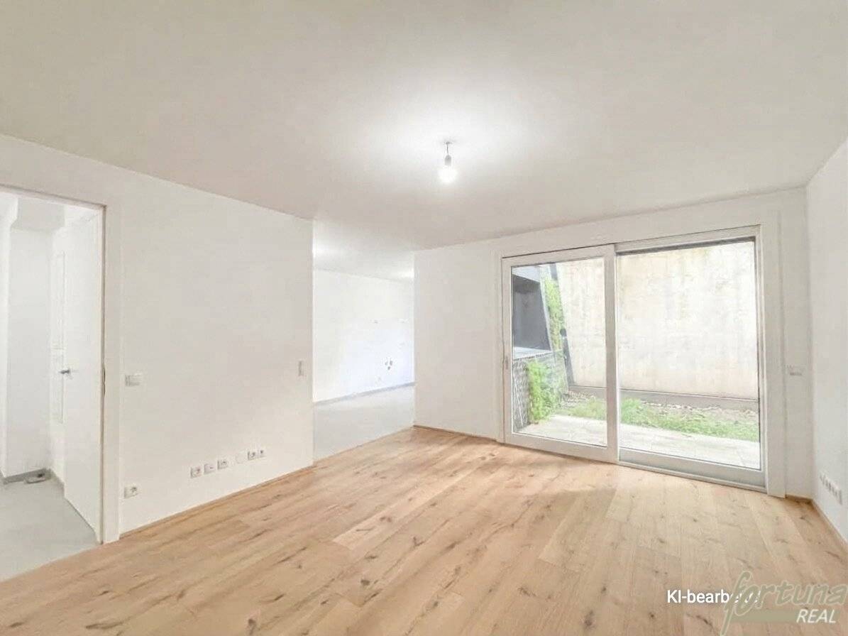 Privacy in the middle of Vienna: High-quality maisonette with garden and balcony