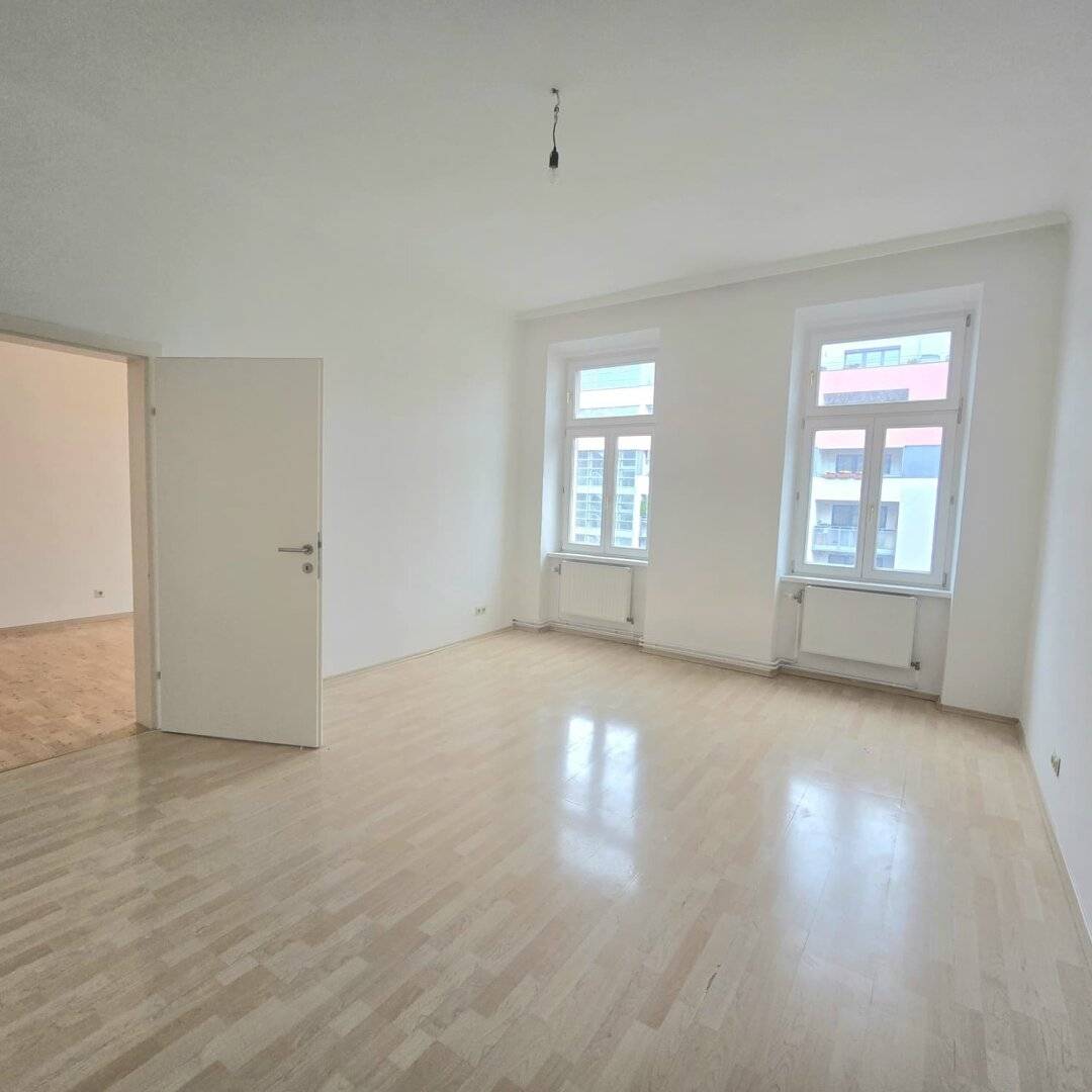 Great 2-person shared flat directly at U1 LANDGUT